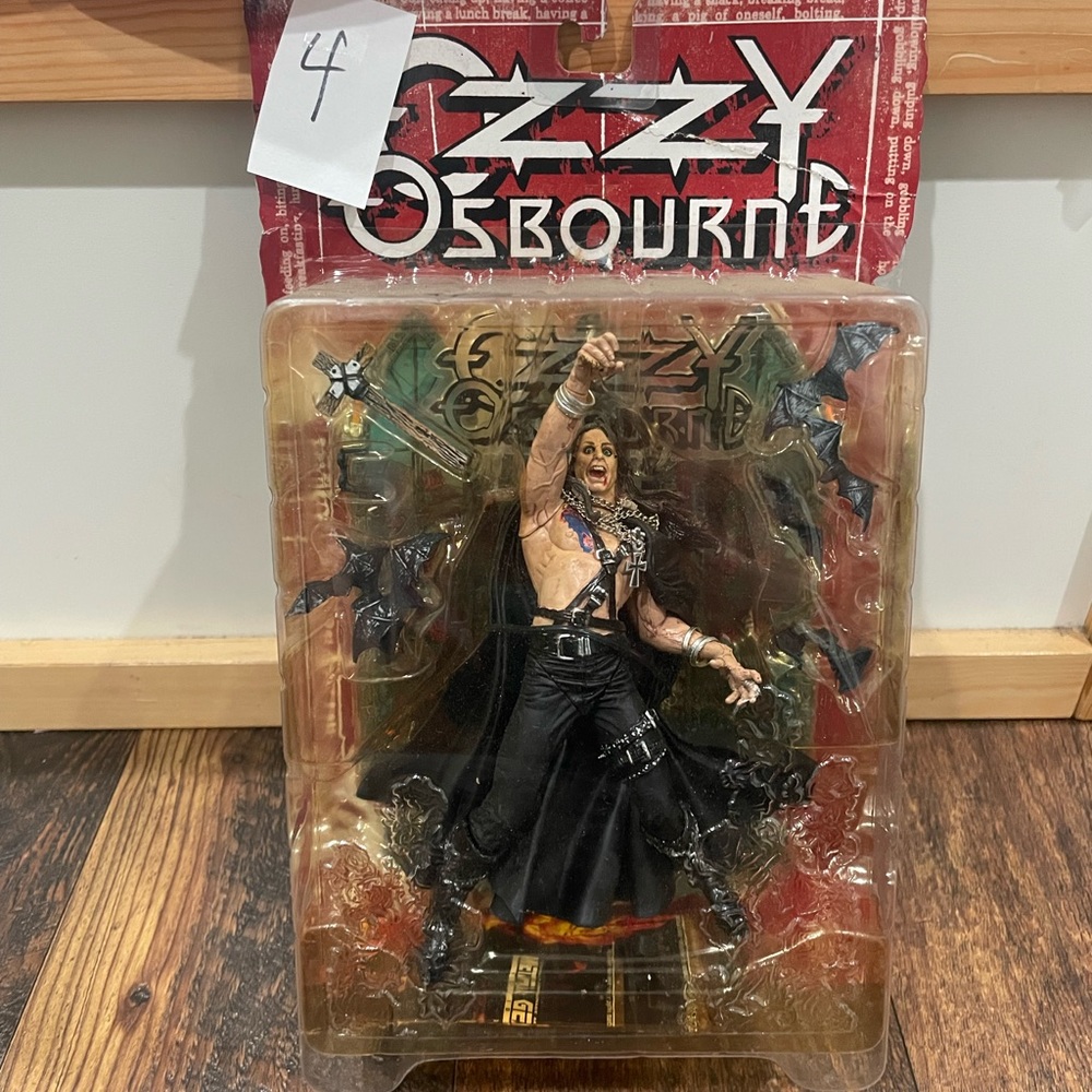 Ozzy Osbourne Action Figure - Picture 4 of 9